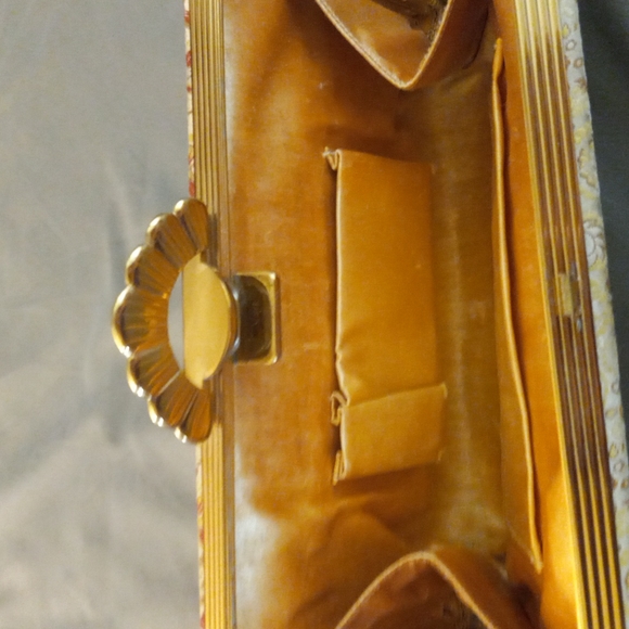 Evans Clutch with Fan Clasp - Picture 6 of 7